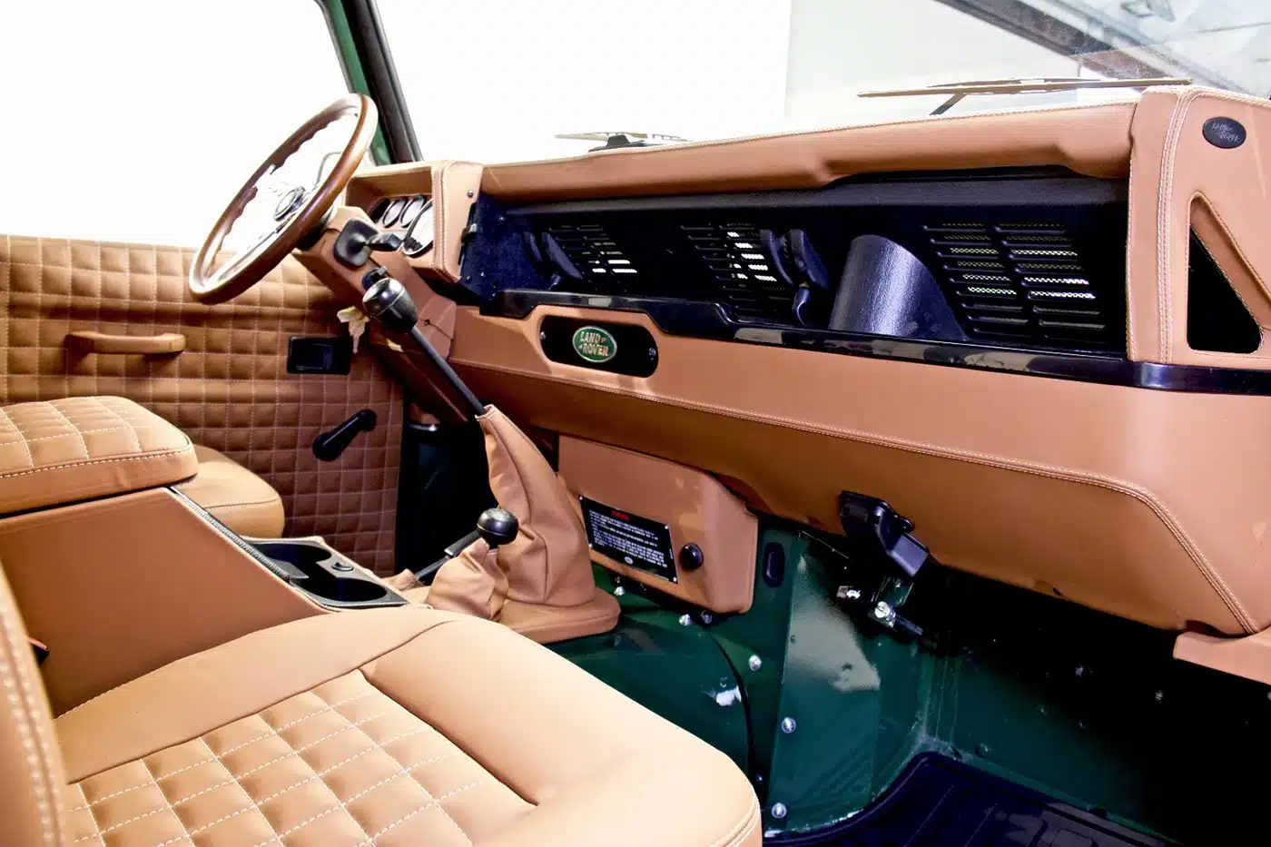 riparazione-cruscotto-auto-epoca-in-pelle